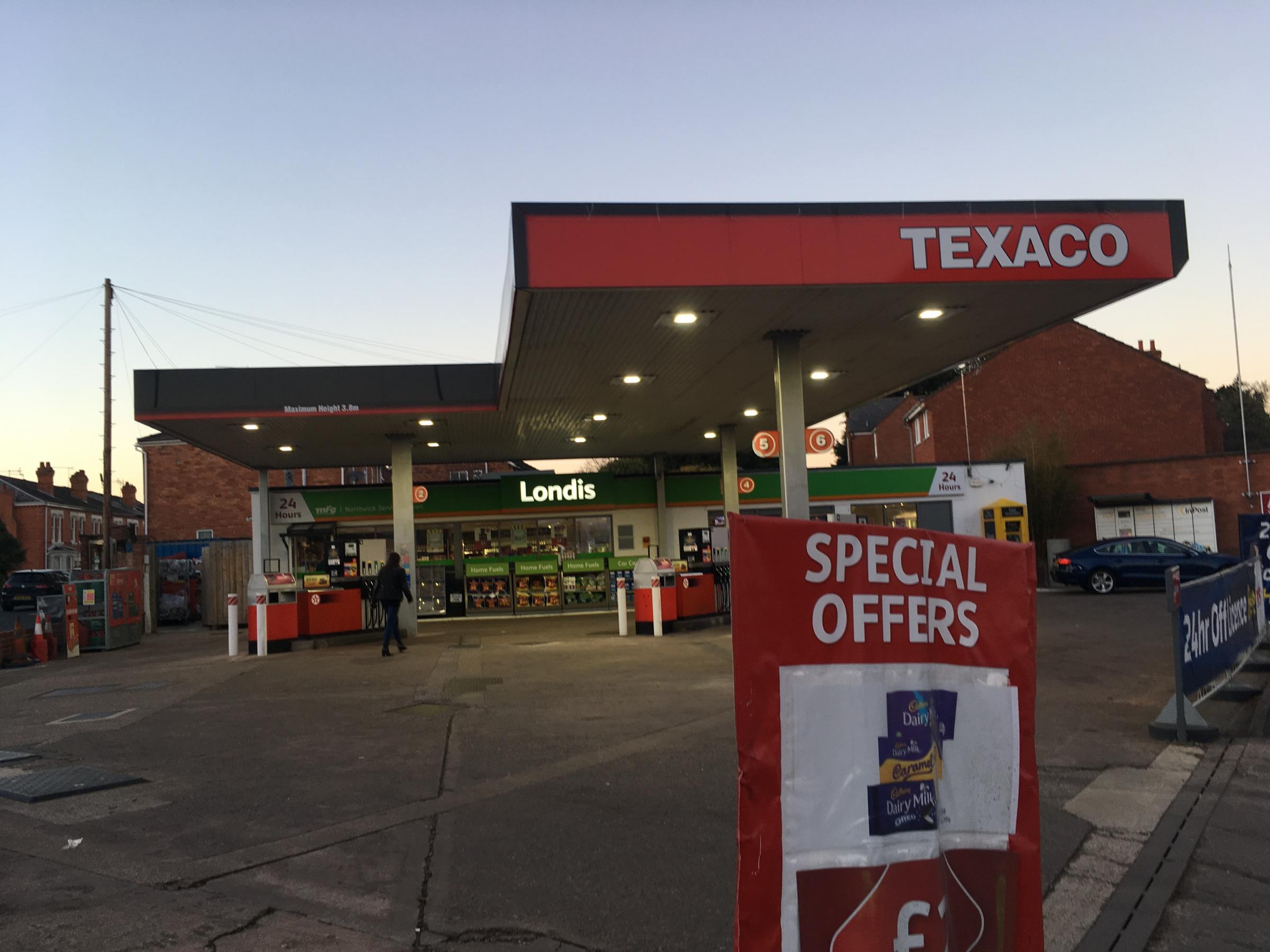 Knife Robber Raids Texaco Garage Ombersley Road Worcester